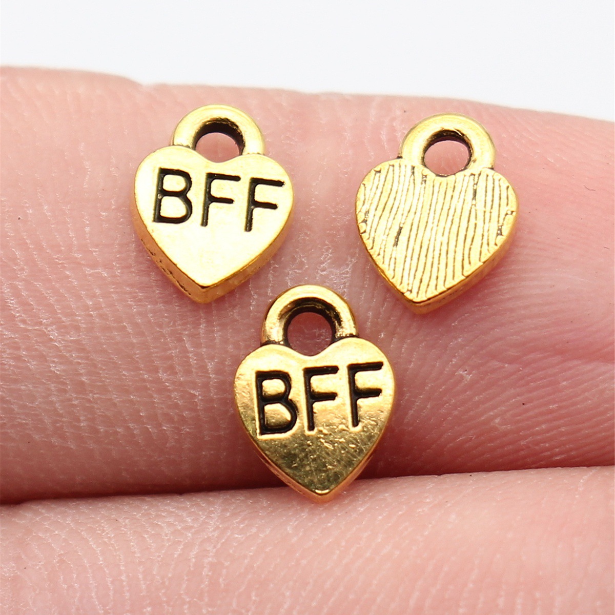 Vintage Fashion Blog - 40 Piezas de Dijes de Corazón